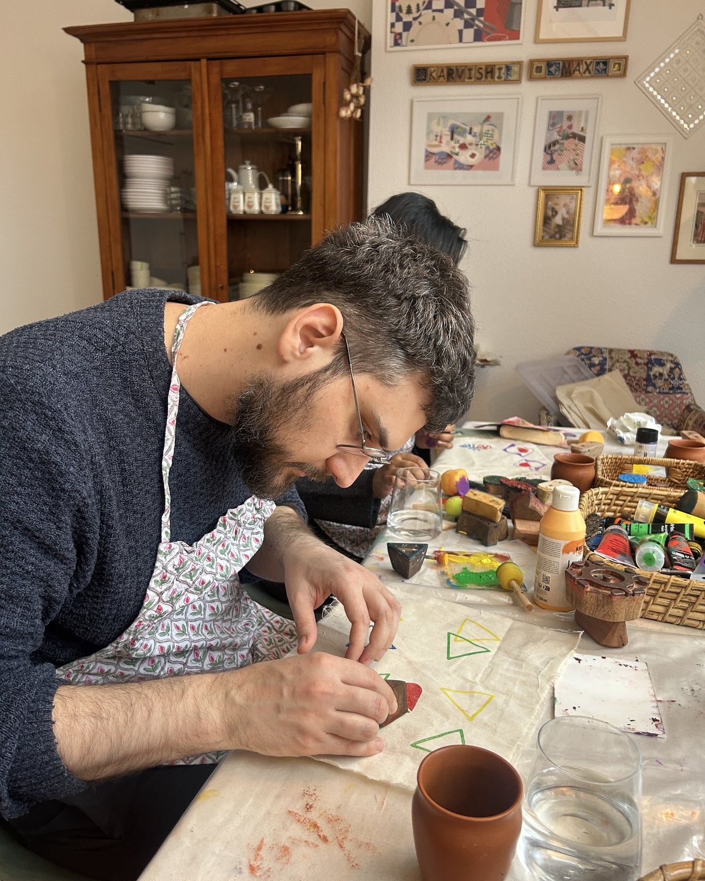 A guest concentrating on his stamped tote