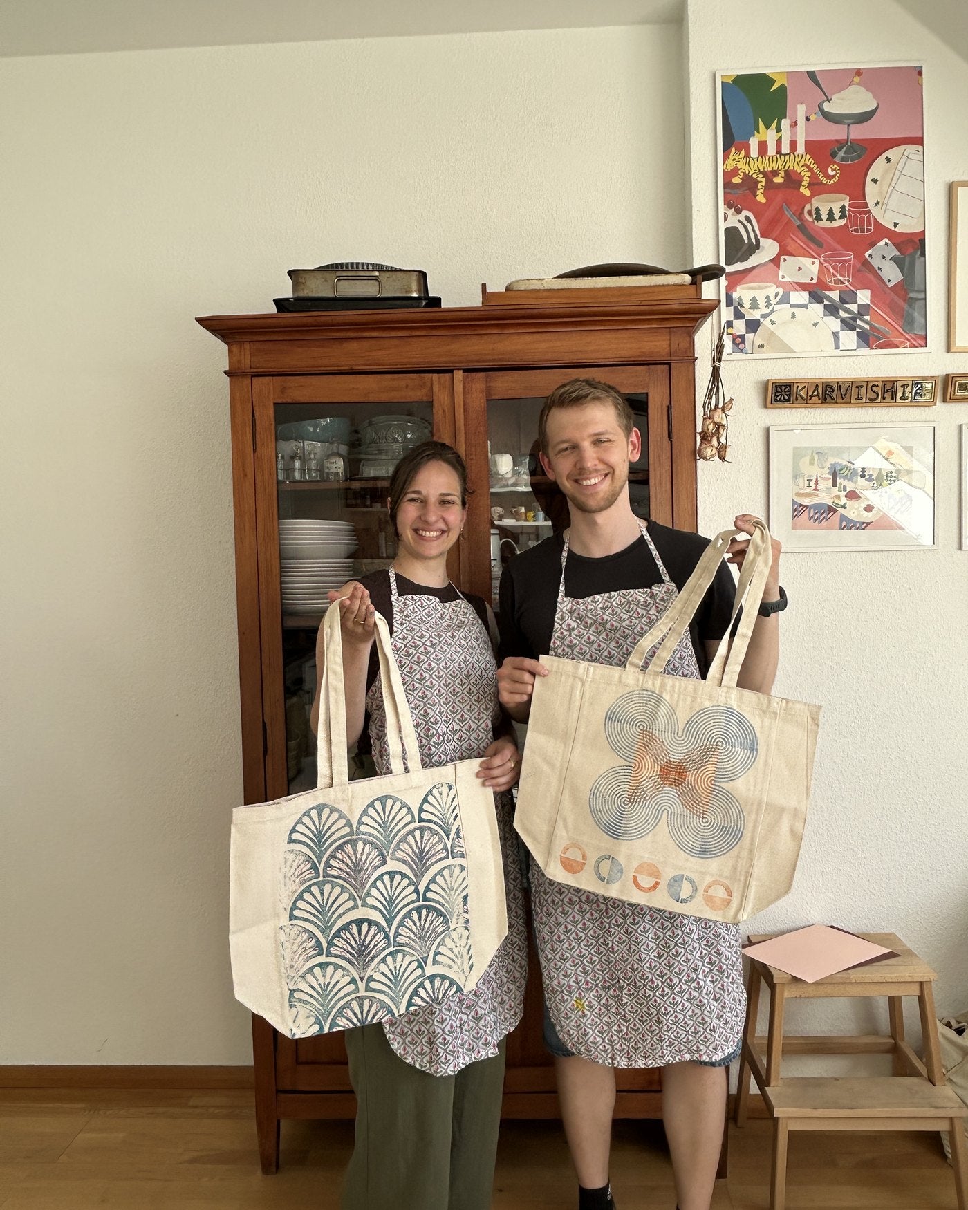 Two guests showing their printed bags