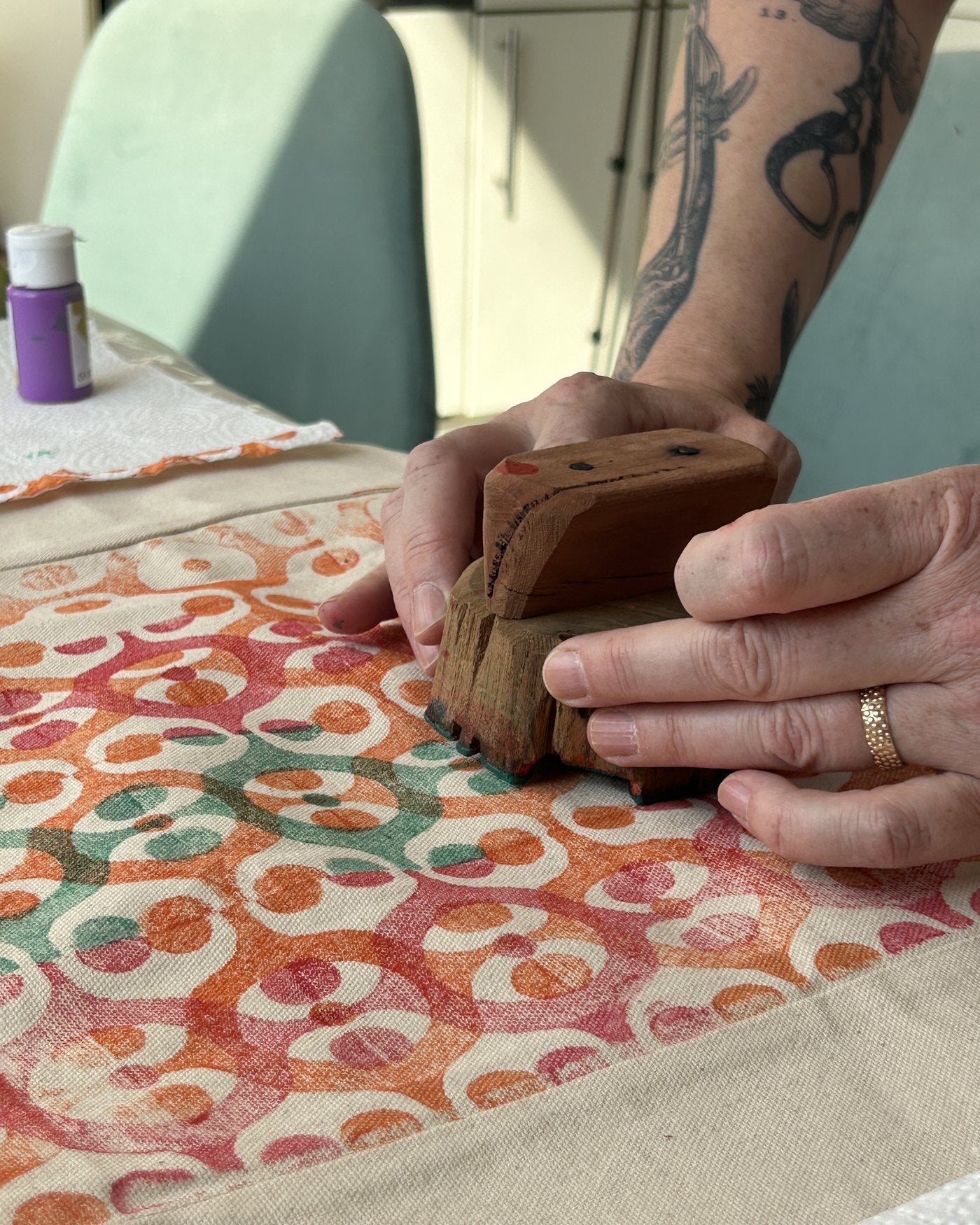 Stamping a repeating pattern, up close