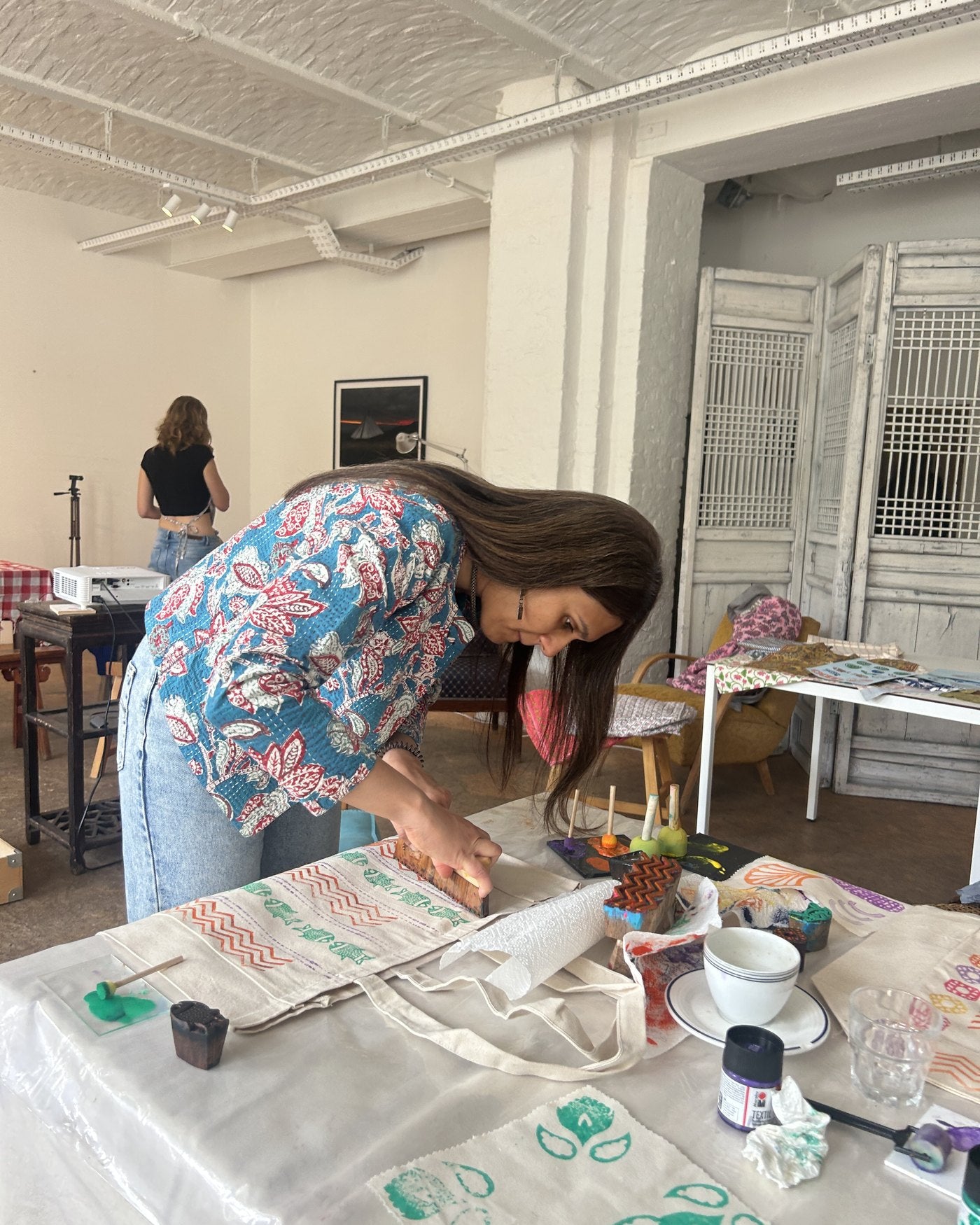 A participant concentrating on her pattern
