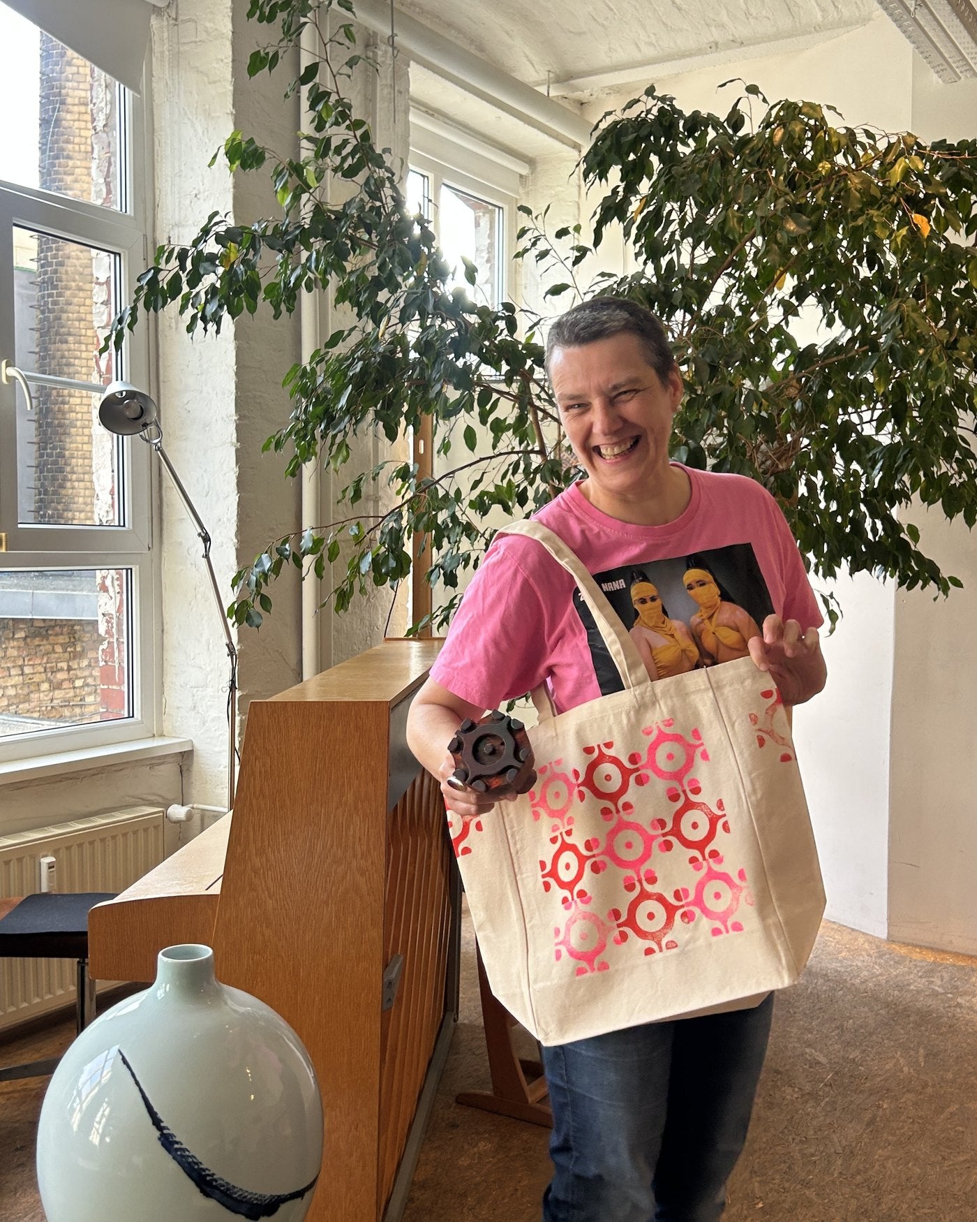 A participant with her finished tote